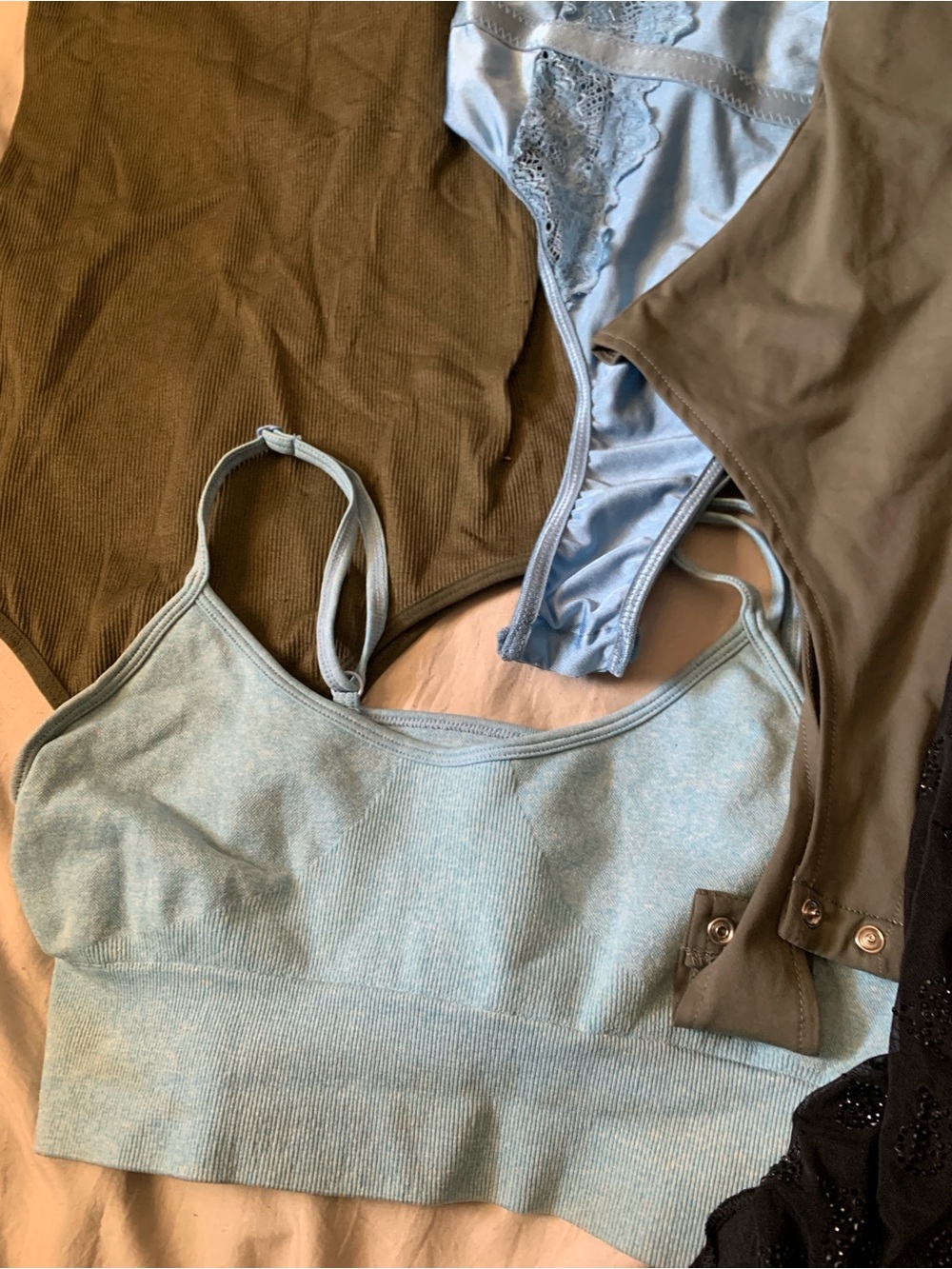 TOPS BUNDLE ‼️ - Picture 6 of 9